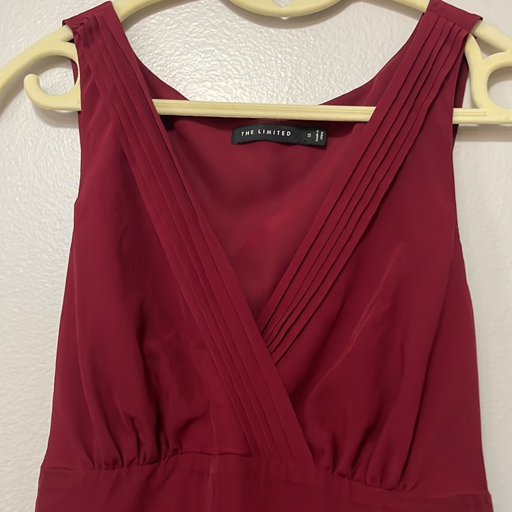 The Limited. Pretty red shirt. The back size small. - Picture 2 of 4